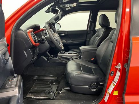 Used 2018 Toyota Tacoma TRD Off-Road image 4