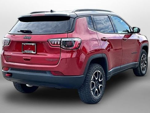 Used 2025 Jeep Compass Trailhawk AWD/4WD image 13