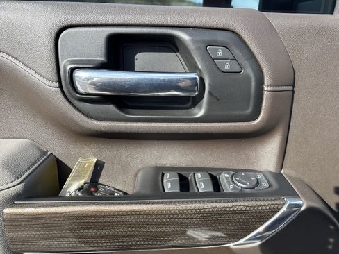 Used 2022 Chevrolet Silverado 3500 LT w/ Convenience Package image 16