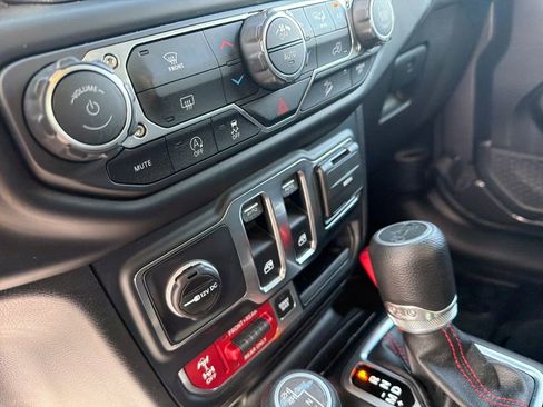 Used 2019 Jeep Wrangler Rubicon w/ LED Lighting Group image 11