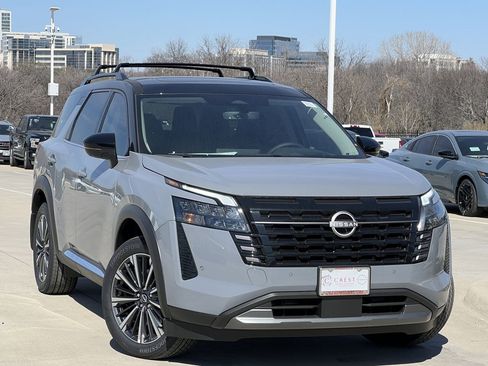 New 2026 Nissan Pathfinder Platinum FWD image 2