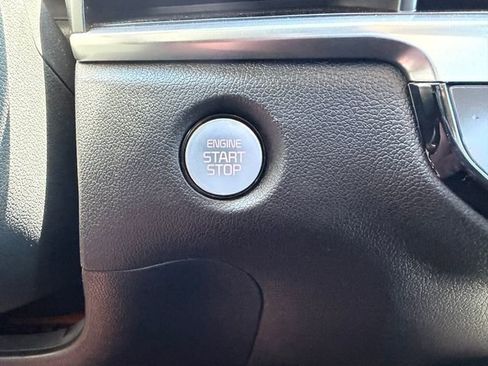 Certified 2025 Kia Sorento S FWD image 10