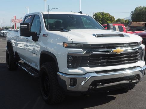Used 2024 Chevrolet Silverado 2500 LT image 3
