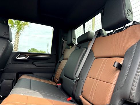 Used 2025 Chevrolet Silverado 2500 High Country w/ Technology Package AWD/4WD image 18