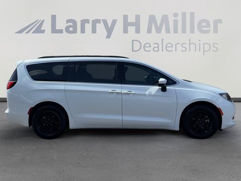 Used 2021 Chrysler Voyager Lxi FWD image 6