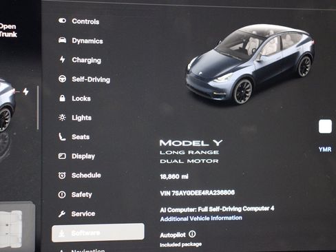 Used 2024 Tesla Model Y Long Range AWD/4WD image 30