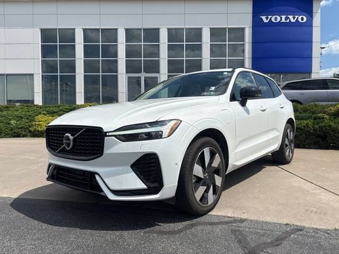 Certified 2025 Volvo XC60 T8 Plus w/ Protection Package Premier AWD/4WD image 37