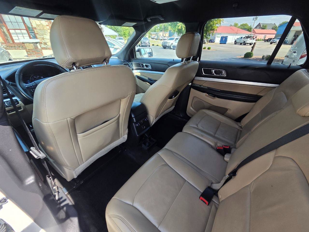 Used 2017 Ford Explorer XLT w/ Equipment Group 202A FWD image 14