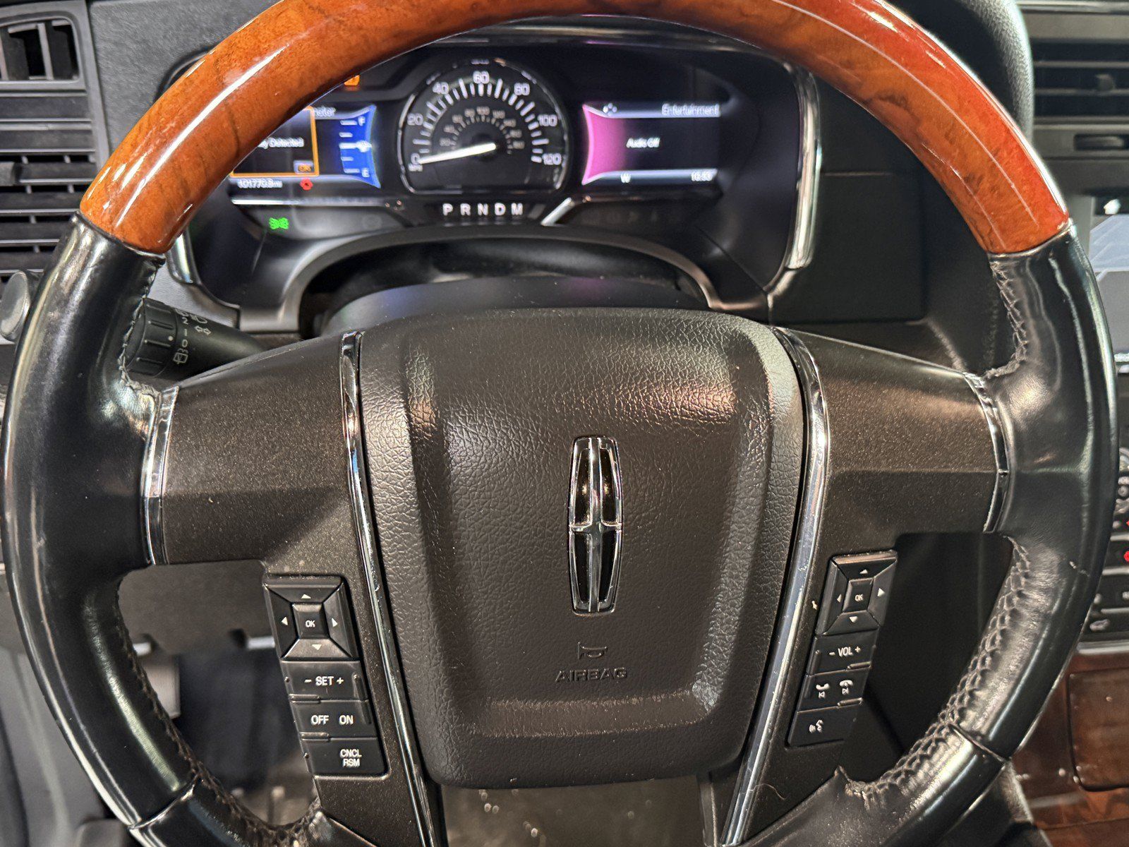 Used 2017 Lincoln Navigator Select AWD/4WD image 18