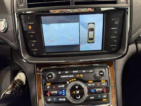 Used 2017 Lincoln Continental Reserve w/ Technology Package FWD image 18