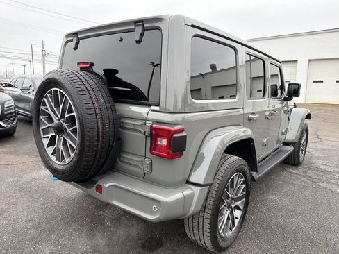 Used 2022 Jeep Wrangler Unlimited Sahara AWD/4WD image 6