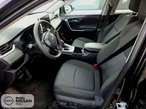 Used 2025 Toyota RAV4 XLE image 8