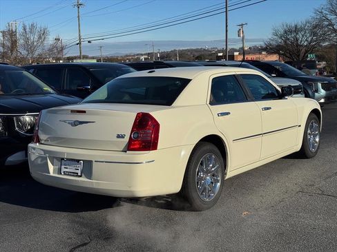 Used 2010 Chrysler 300 Touring image 3