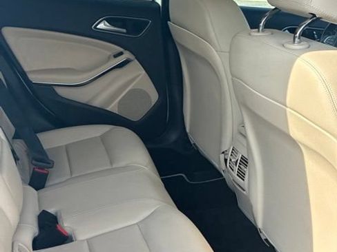 Used 2019 Mercedes-Benz GLA 250 4MATIC w/ Premium Package image 7