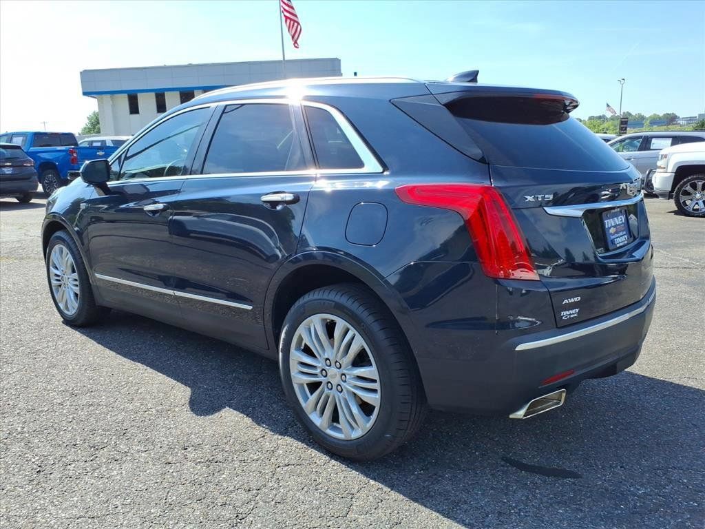 Used 2017 Cadillac XT5 Premium Luxury w/ Driver Assist Package AWD/4WD image 5