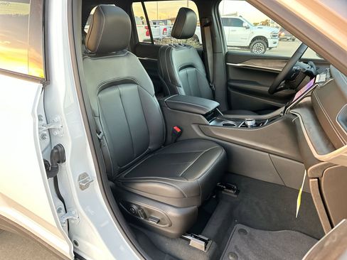 New 2025 Jeep Grand Cherokee Limited w/ Black Appearance Package RWD image 24