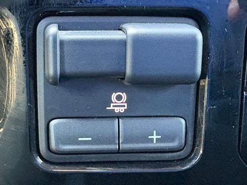 Used 2025 Chevrolet Silverado 1500 LT RWD image 31