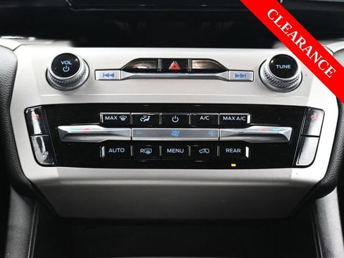 Used 2022 Ford Explorer XLT w/ Equipment Group 202A image 32