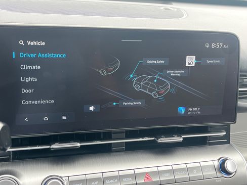 Used 2024 Hyundai Kona SEL AWD/4WD image 12
