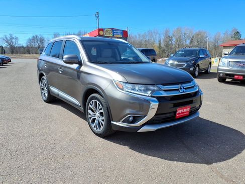 Used 2017 Mitsubishi Outlander SE AWD/4WD image 8