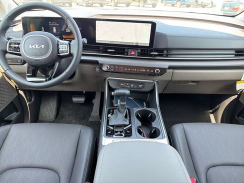 New 2026 Kia Carnival EX FWD image 9
