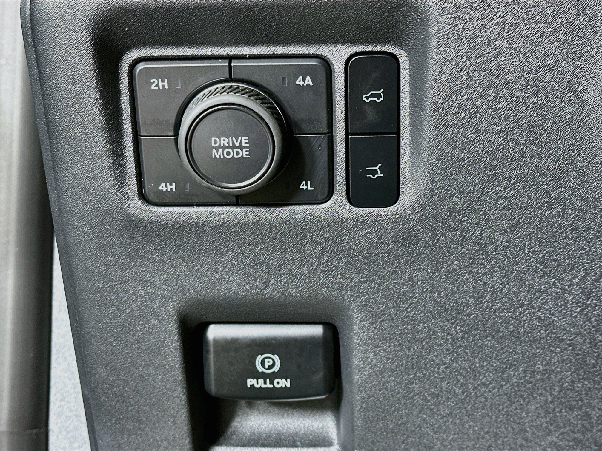 Used 2025 Ford Expedition Active AWD/4WD image 17