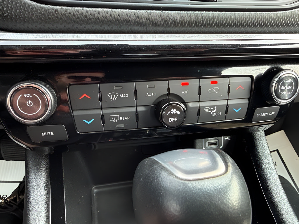 Used 2023 Jeep Compass Trailhawk AWD/4WD image 29