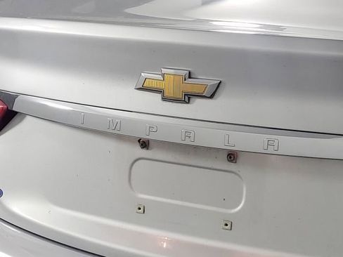 Used 2017 Chevrolet Impala LT FWD image 21