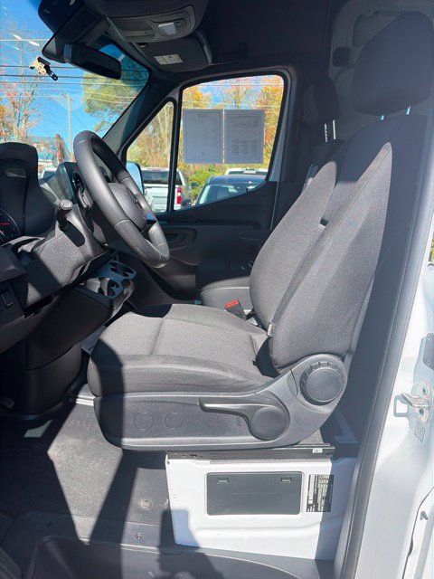 Used 2025 Mercedes-Benz Sprinter 2500 image 10