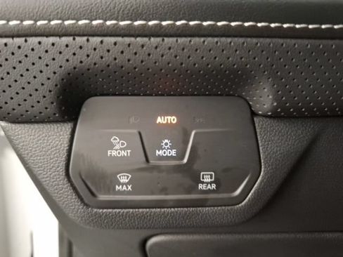 Used 2024 Volkswagen Atlas SE w/ Black Wheel Package FWD image 19
