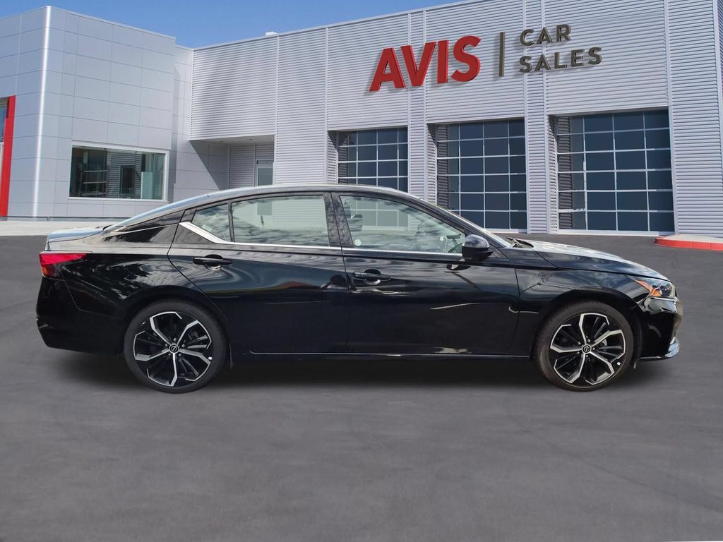 Used 2025 Nissan Altima 2.5 SR FWD image 5