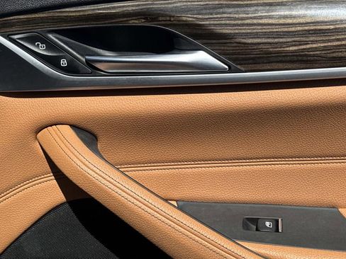 Used 2019 BMW 530i w/ Convenience Package image 17