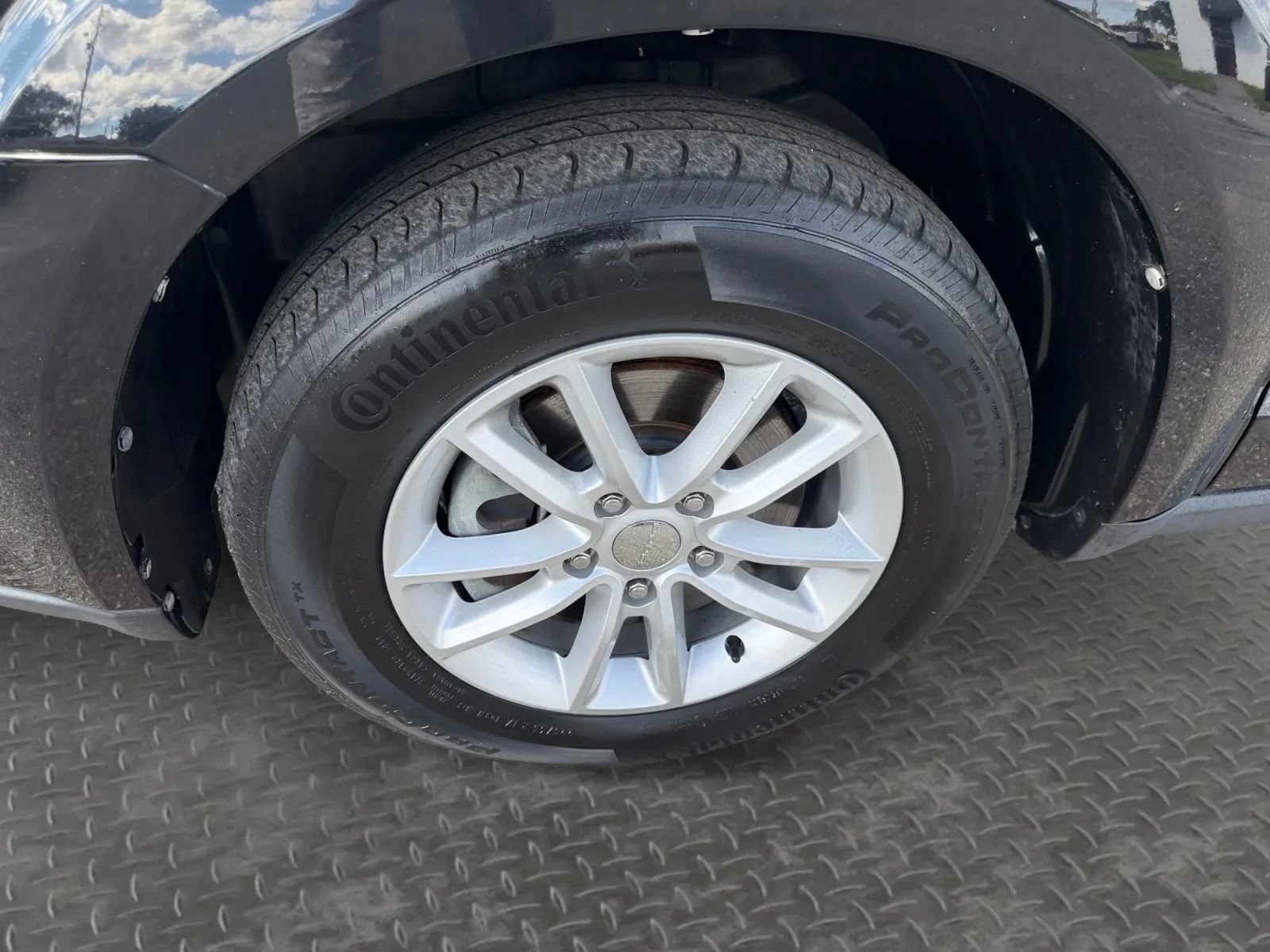 Used 2017 Dodge Journey SXT w/ Comfort/Convenience Group FWD image 9