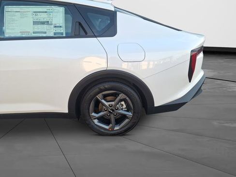 New 2025 Kia K4 LXS image 17