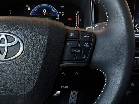 Used 2025 Toyota Camry SE FWD image 34
