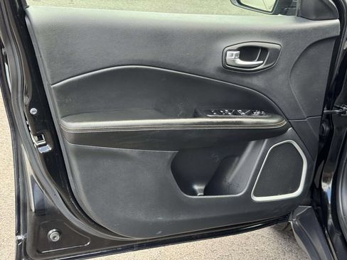 Used 2020 Jeep Compass Latitude FWD image 17
