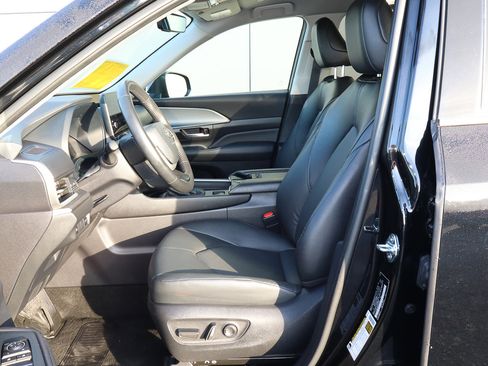 Used 2025 Toyota Grand Highlander XLE image 7