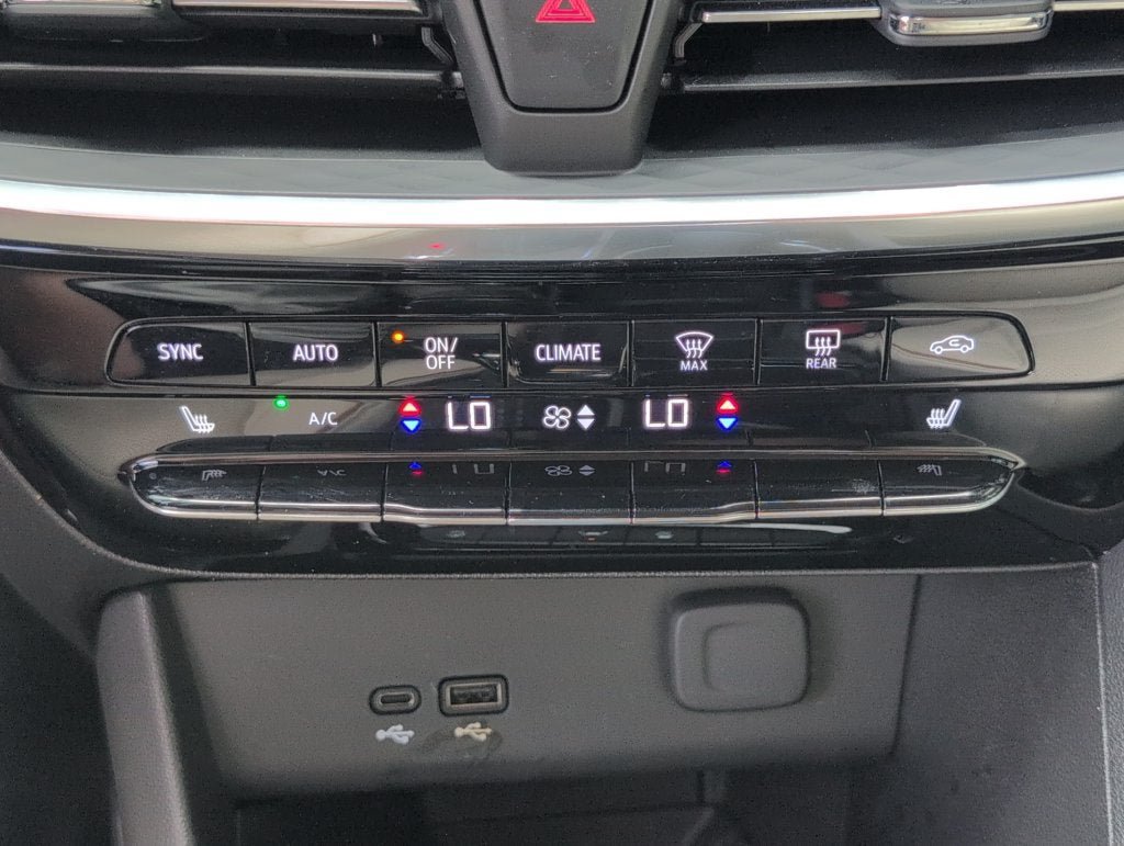 Used 2024 Buick Encore GX Avenir w/ Avenir Convenience Package FWD image 22