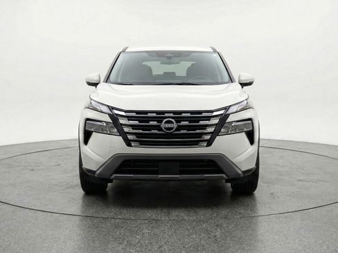 Used 2025 Nissan Rogue SV AWD/4WD image 2