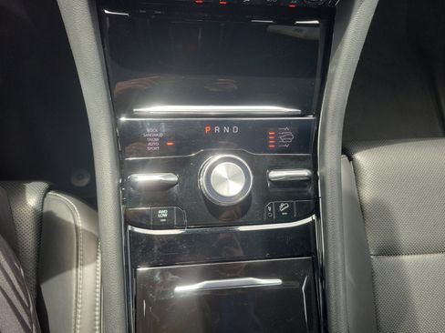 Used 2024 Jeep Grand Cherokee Overland w/ Luxury Tech Group IV AWD/4WD image 30