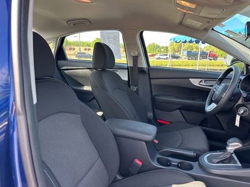 Used 2022 Kia Forte LXS FWD image 17