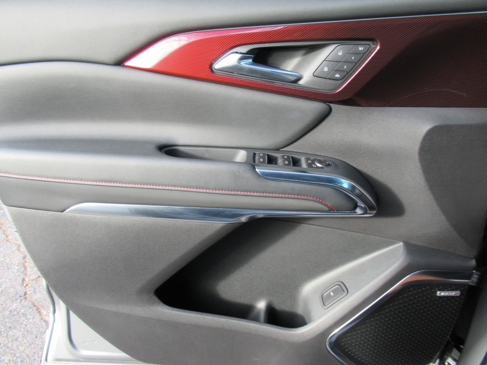 Used 2026 Chevrolet Traverse RS FWD image 21