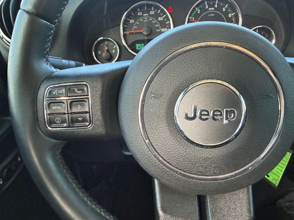 Used 2017 Jeep Wrangler Unlimited Sahara w/ Connectivity Group AWD/4WD image 15