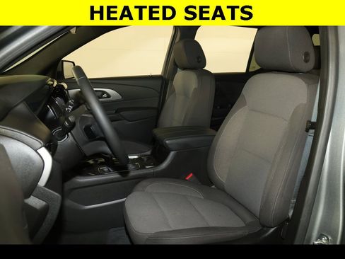 Used 2023 Chevrolet Traverse LT image 3