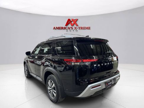 Used 2023 Nissan Pathfinder SL FWD image 4