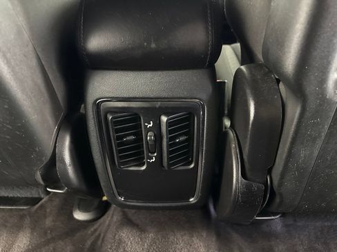 Used 2018 Jeep Grand Cherokee Laredo AWD/4WD image 32