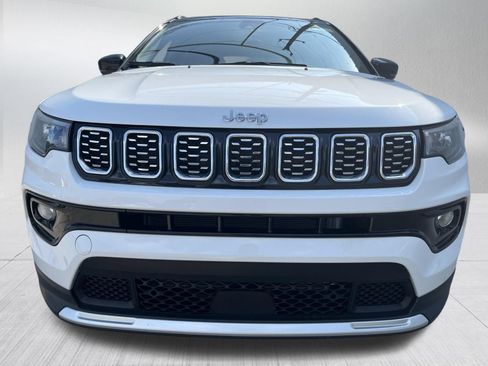 Used 2025 Jeep Compass Limited AWD/4WD image 2