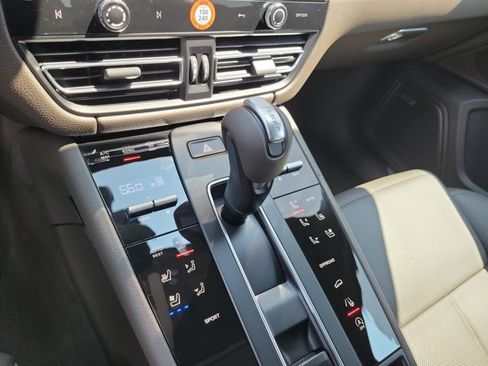 Certified 2026 Porsche Macan Turbo AWD/4WD image 35