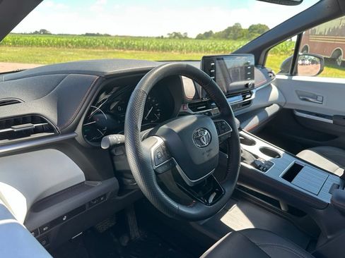 Used 2023 Toyota Sienna XSE AWD/4WD image 2