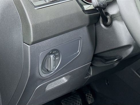 Used 2020 Volkswagen Tiguan SE image 10